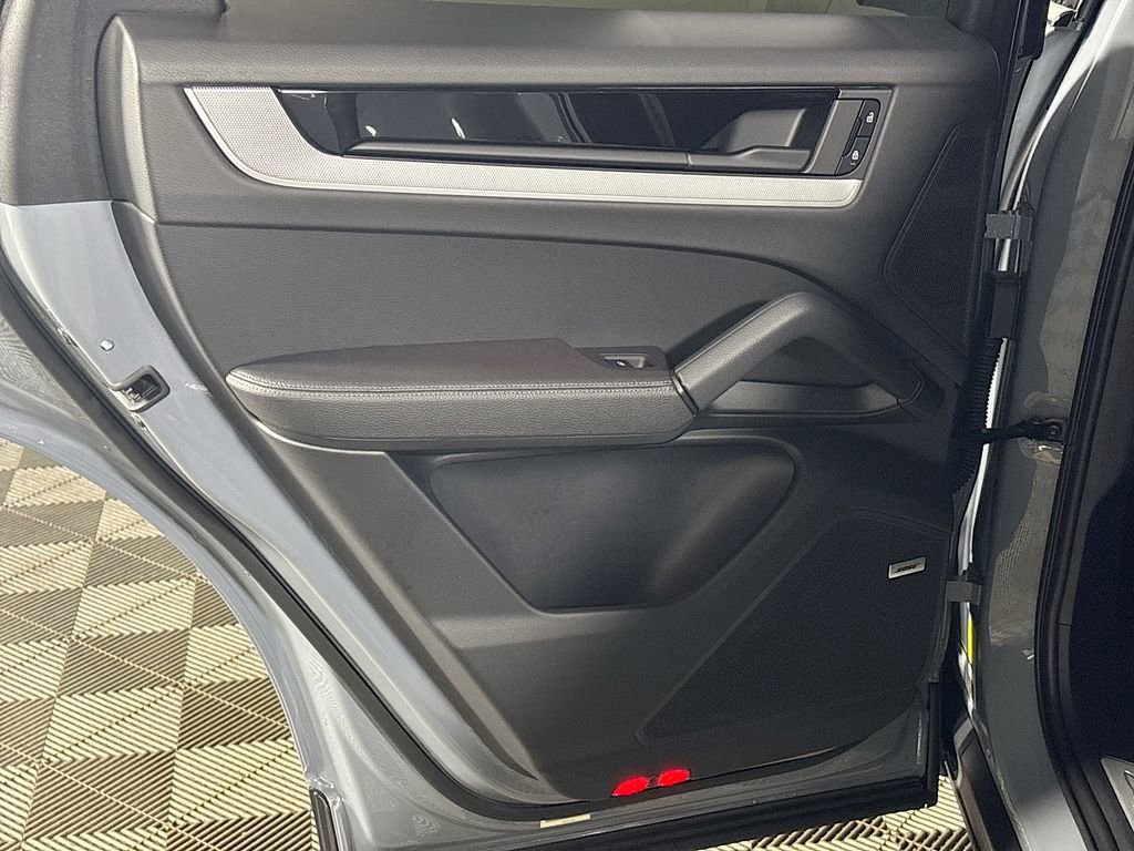 Used 2024 Porsche Cayenne Coupe w/ Premium Package Plus image 20