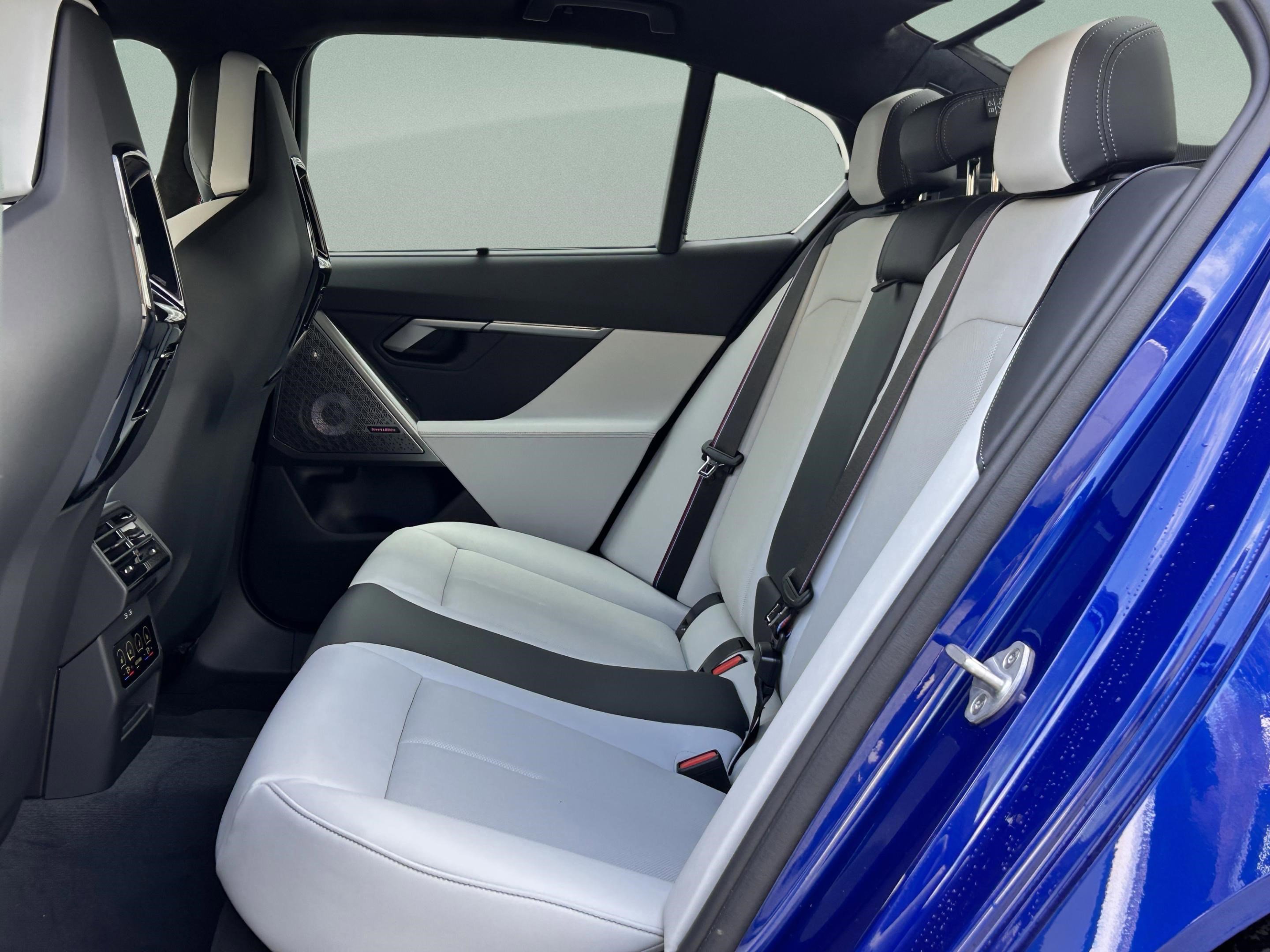 Used 2025 BMW M5 w/ Carbon Package AWD/4WD image 26