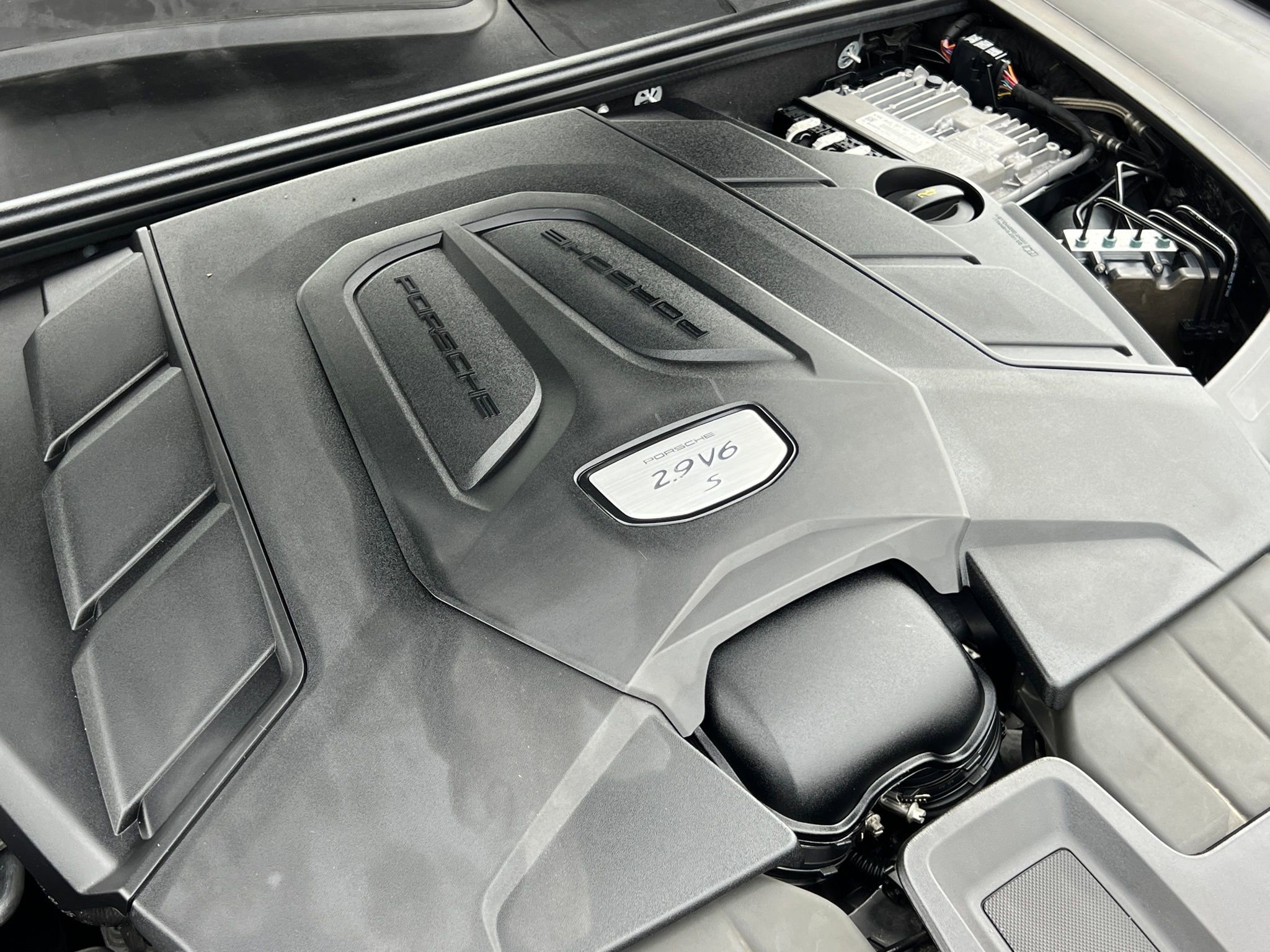 Used 2021 Porsche Cayenne S image 37