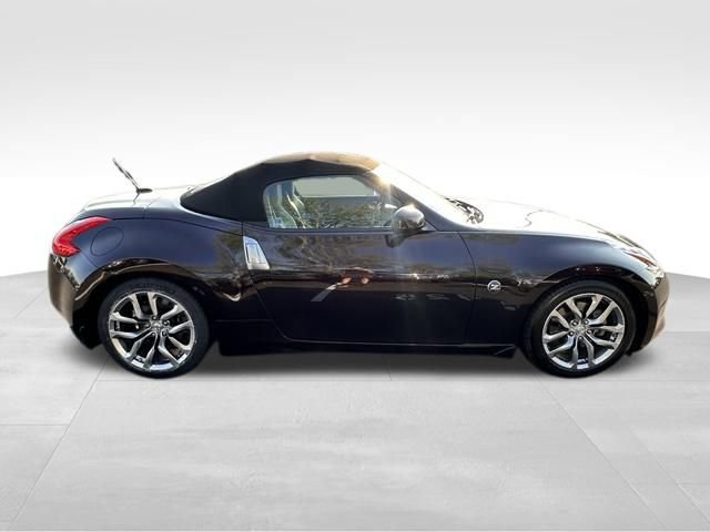Used 2010 Nissan 370Z Touring RWD image 9