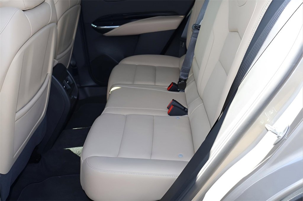 Certified 2024 Cadillac XT4 Luxury w/ Cold Weather Package image 10