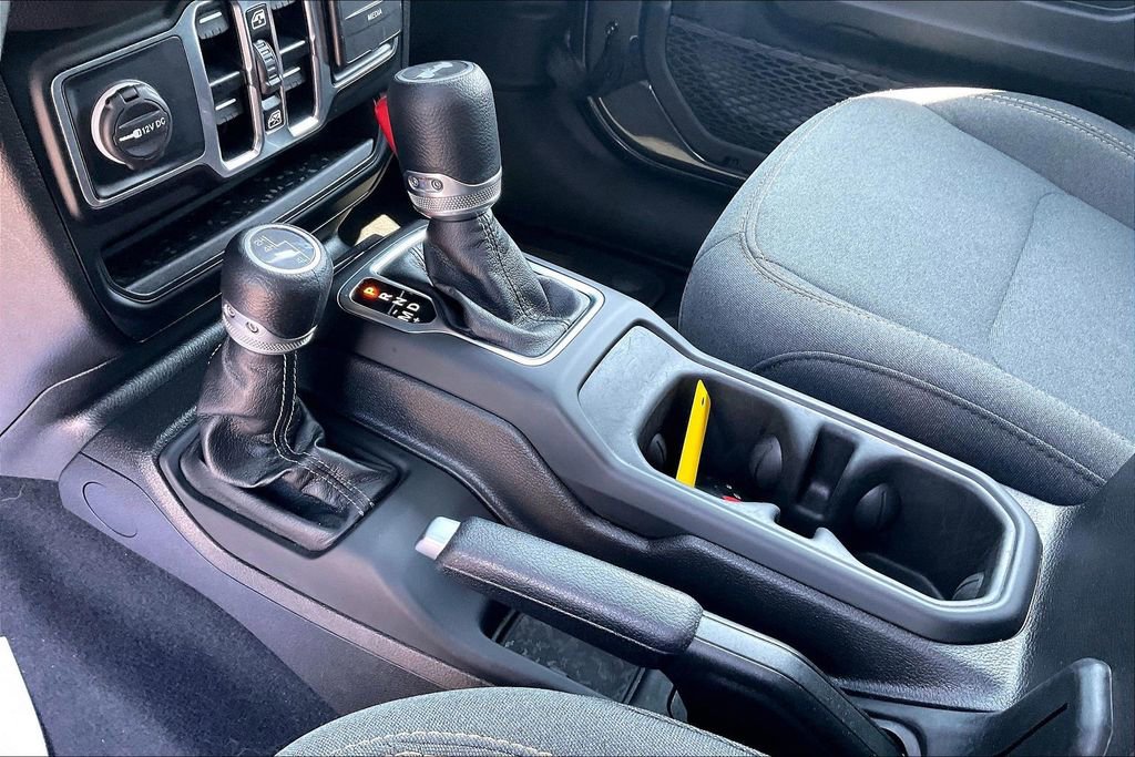 Used 2025 Jeep Wrangler Unlimited Sport AWD/4WD image 18