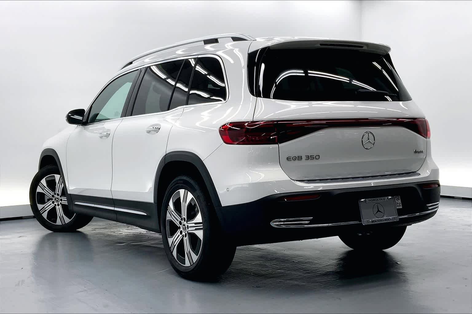 Used 2024 Mercedes-Benz EQB 350 4MATIC SUV image 2