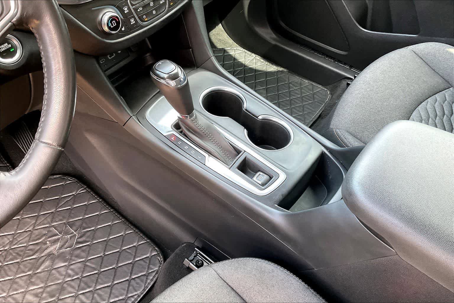 Used 2019 Chevrolet Equinox LT w/ Driver Convenience Package FWD image 15