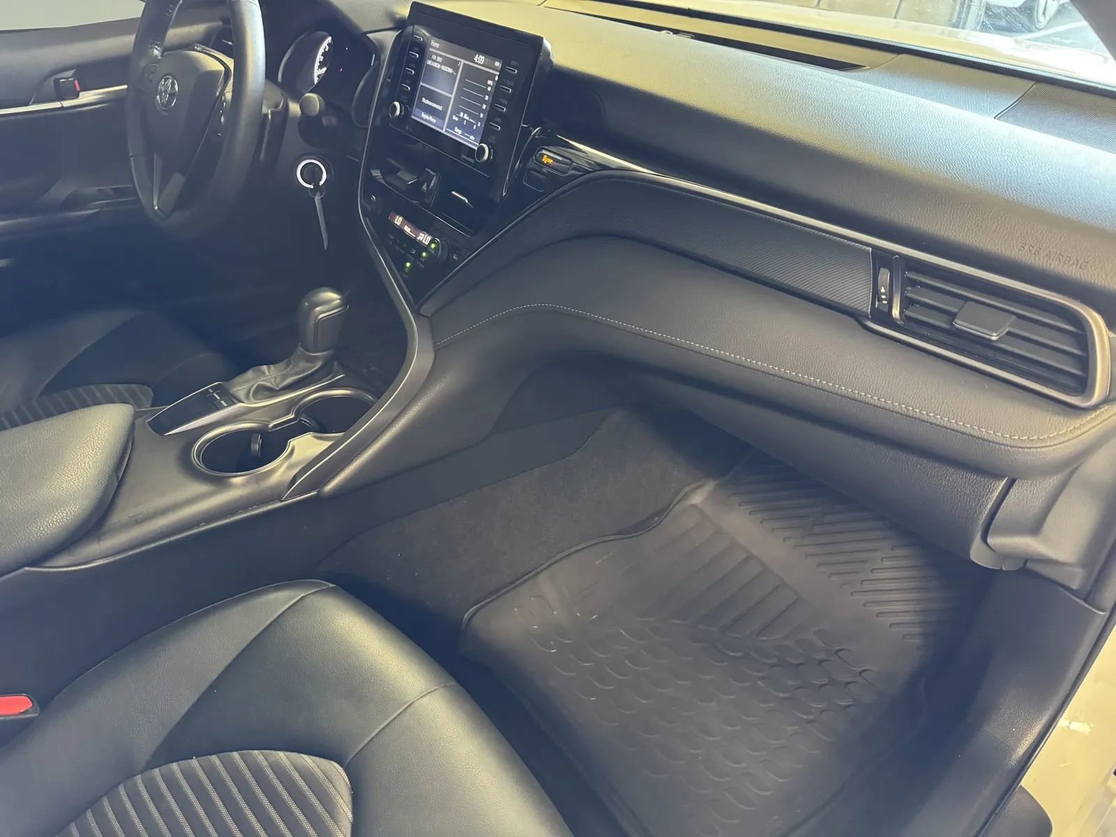 Used 2024 Toyota Camry SE image 5