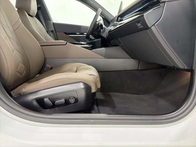 Used 2026 BMW 530i xDrive w/ Premium Package AWD/4WD image 20