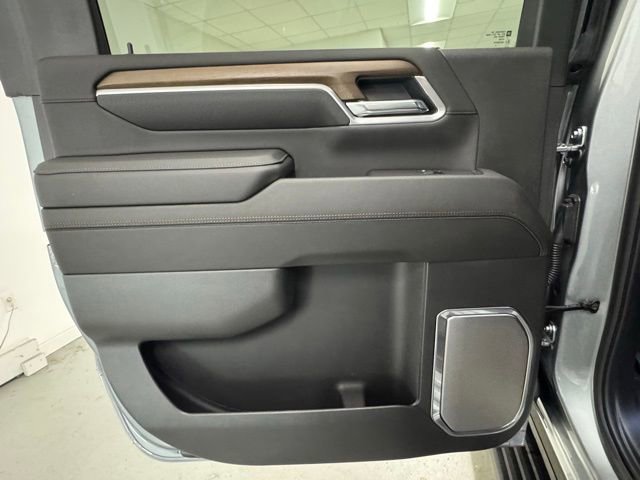 Used 2025 Chevrolet Silverado 2500 High Country w/ Technology Package image 8