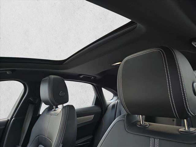 Certified 2024 Jaguar XF R-Dynamic SE image 30