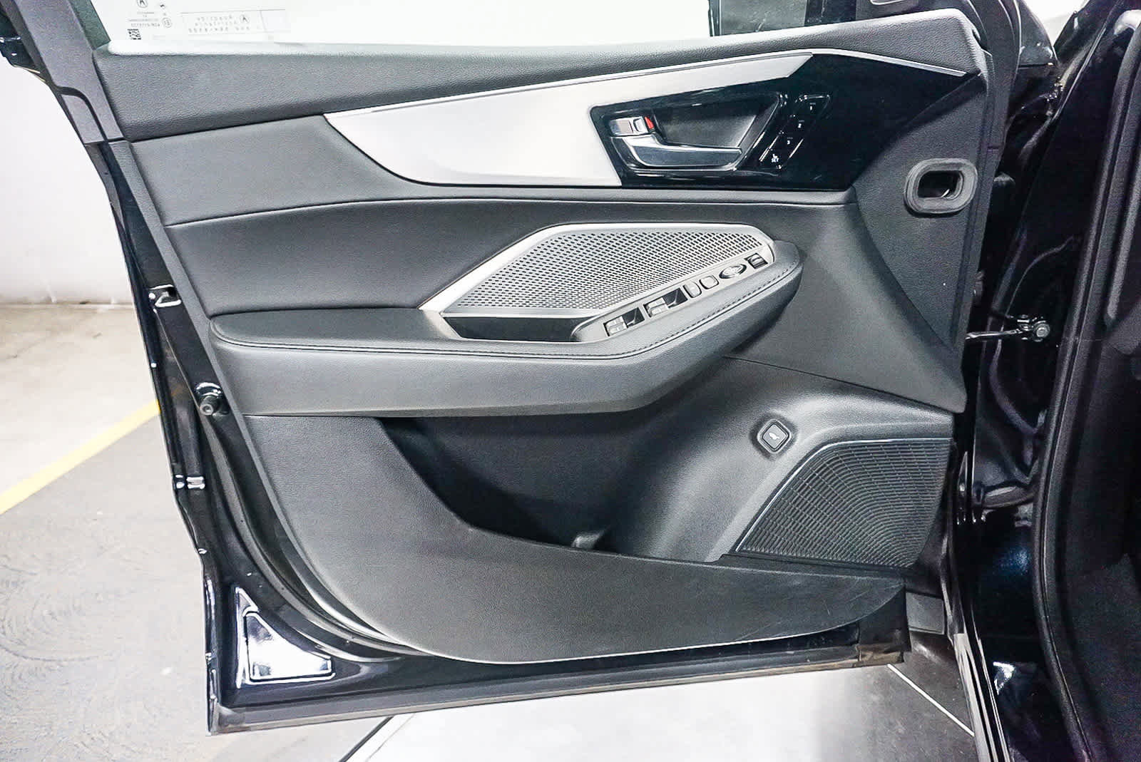 Used 2023 Acura MDX FWD image 23