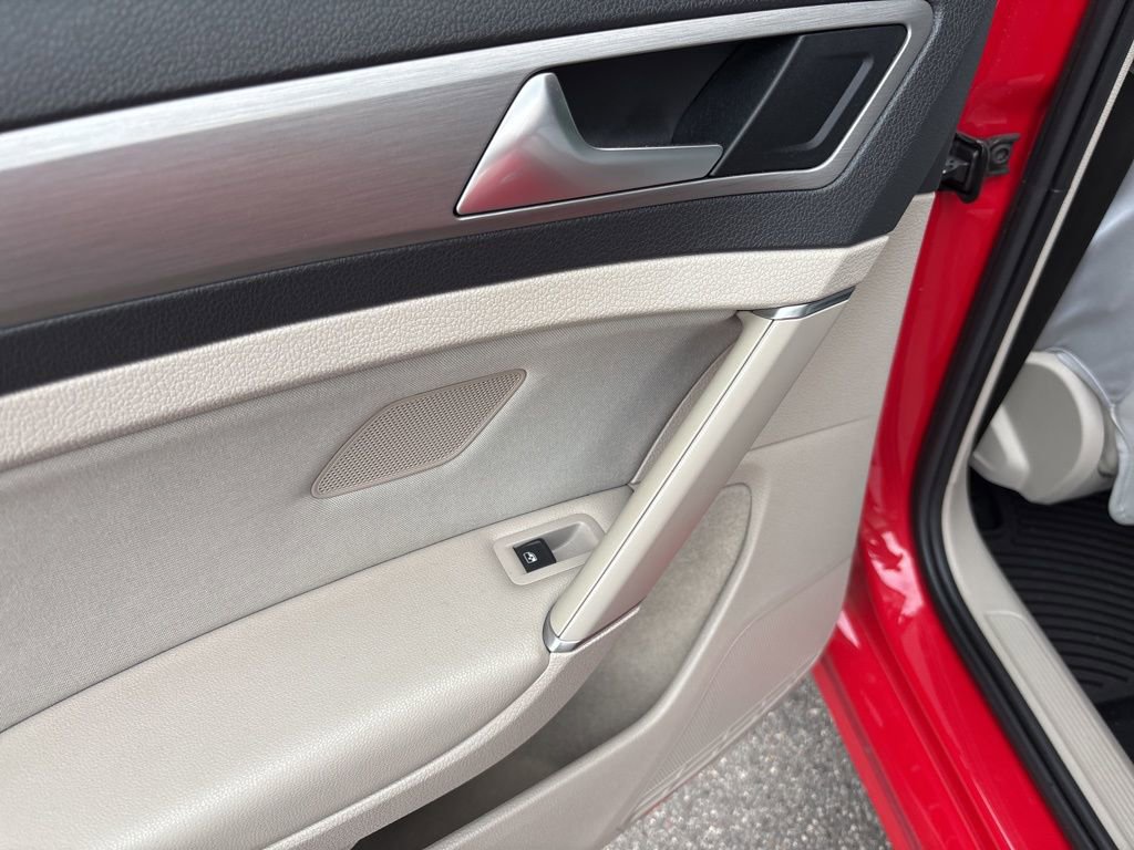 Used 2017 Volkswagen Golf S AWD/4WD image 5