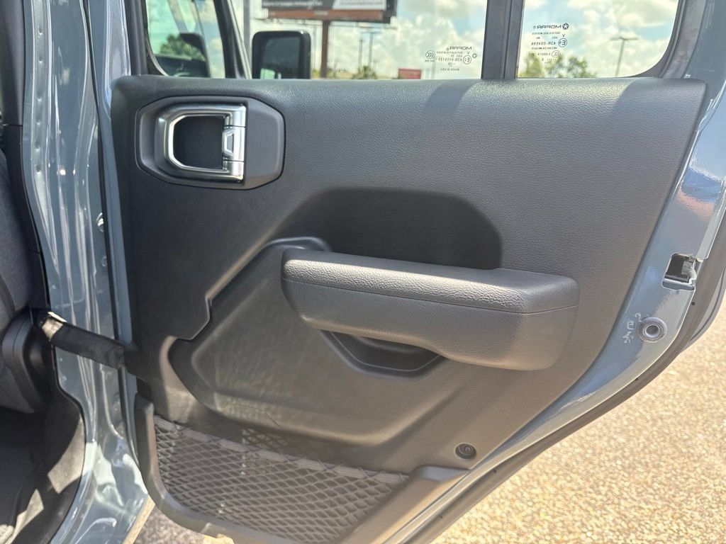 Used 2025 Jeep Gladiator Sport AWD/4WD image 21