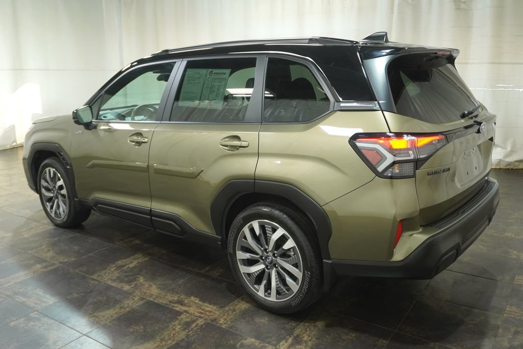 Used 2025 Subaru Forester Touring AWD/4WD image 10