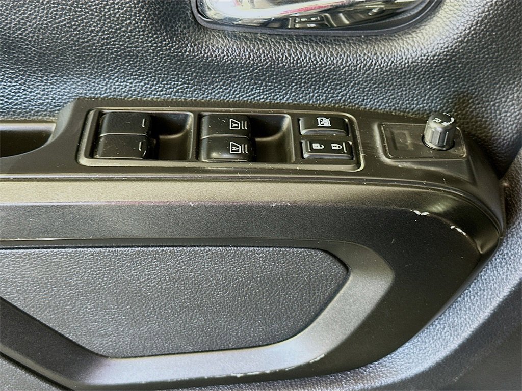 Used 2021 Nissan Titan PRO-4X w/ Pro-4x Utility Package image 18