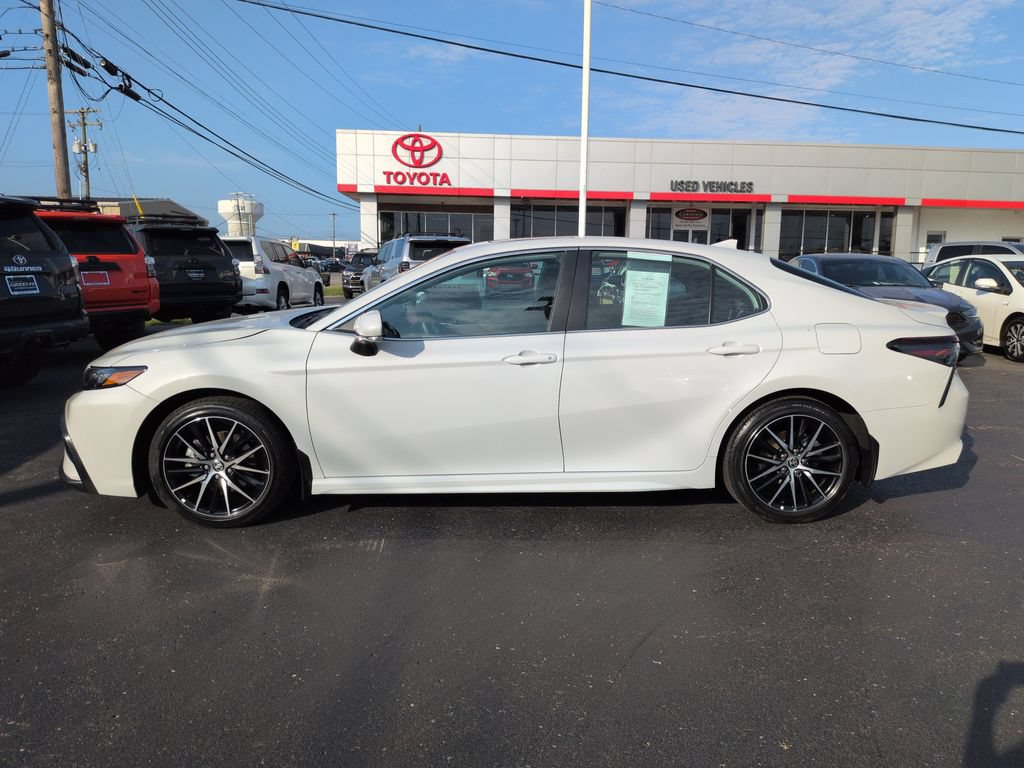 Used 2024 Toyota Camry SE w/ Audio Upgrade Package FWD image 2