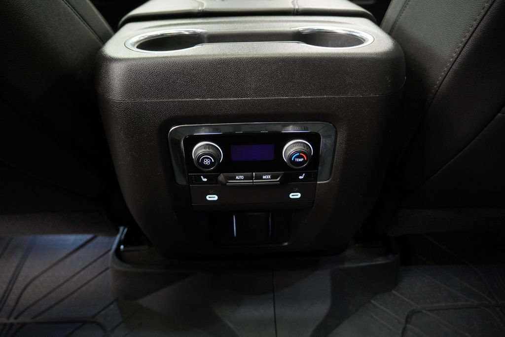 Used 2023 Chevrolet Suburban High Country AWD/4WD image 18