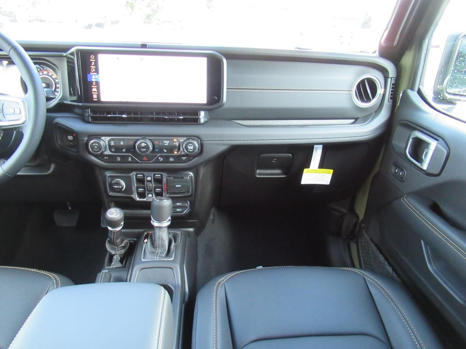 New 2026 Jeep Wrangler Unlimited Sahara AWD/4WD image 15