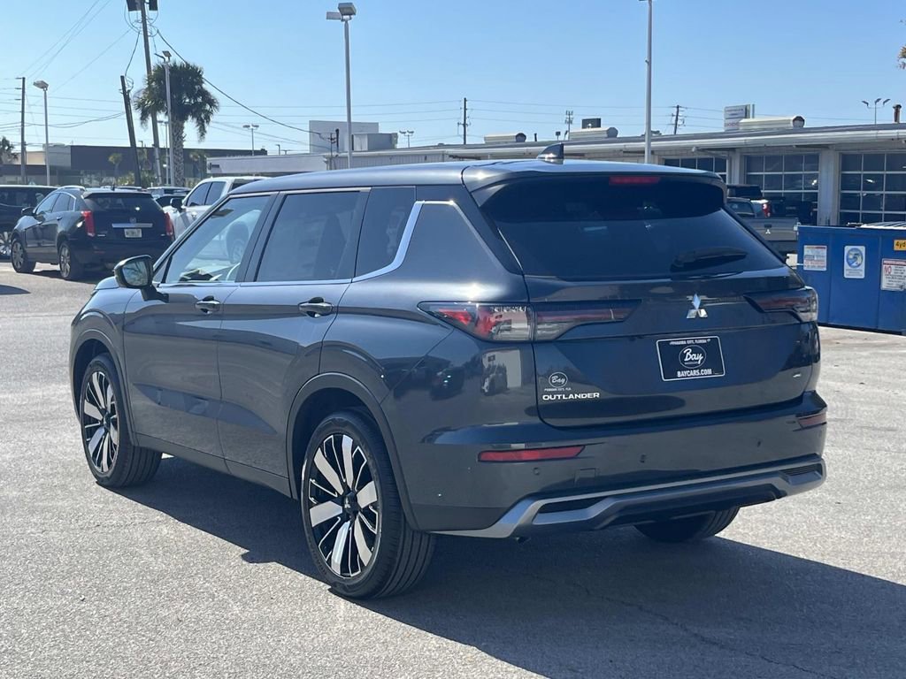 New 2026 Mitsubishi Outlander SE image 3