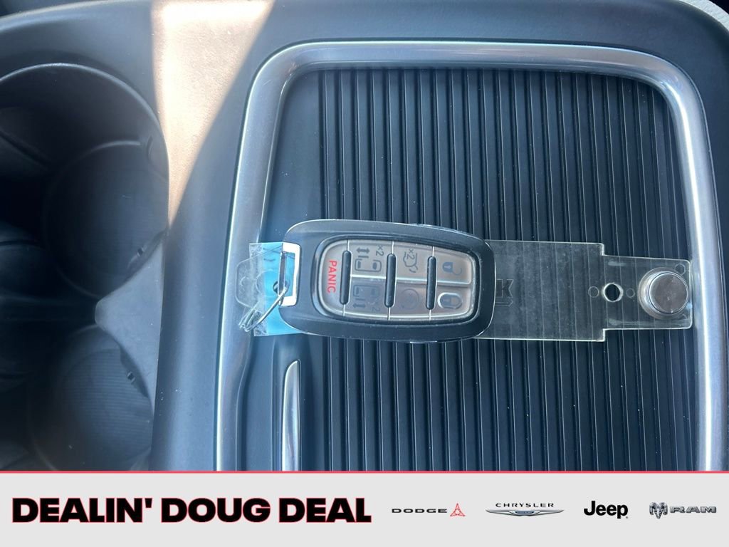 Used 2024 Chrysler Pacifica Touring-L image 27