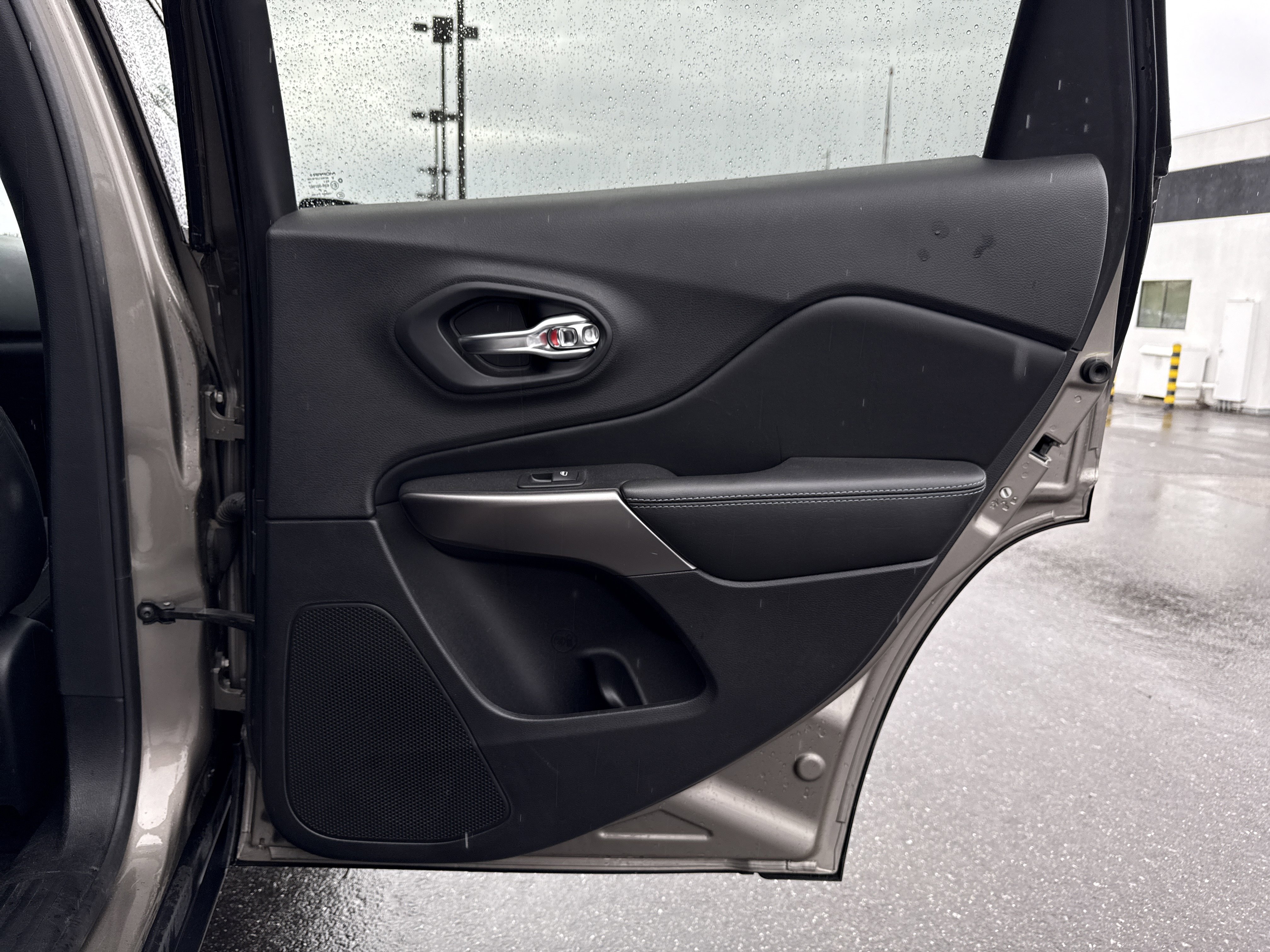 Used 2019 Jeep Cherokee Latitude w/ Popular Appearance Group image 44