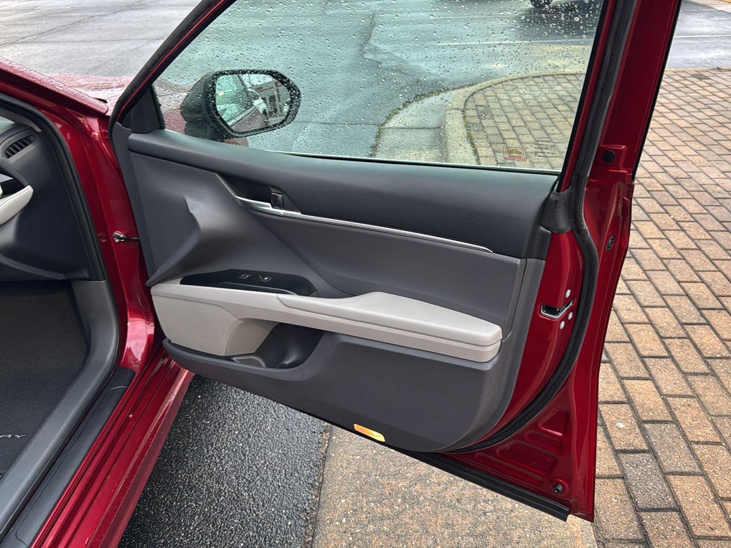 Used 2018 Toyota Camry SE w/ Convenience Package image 12