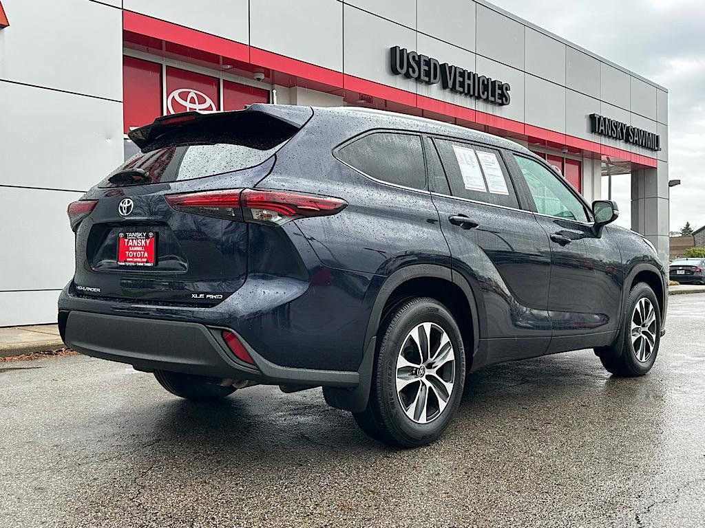 Certified 2024 Toyota Highlander XLE image 6