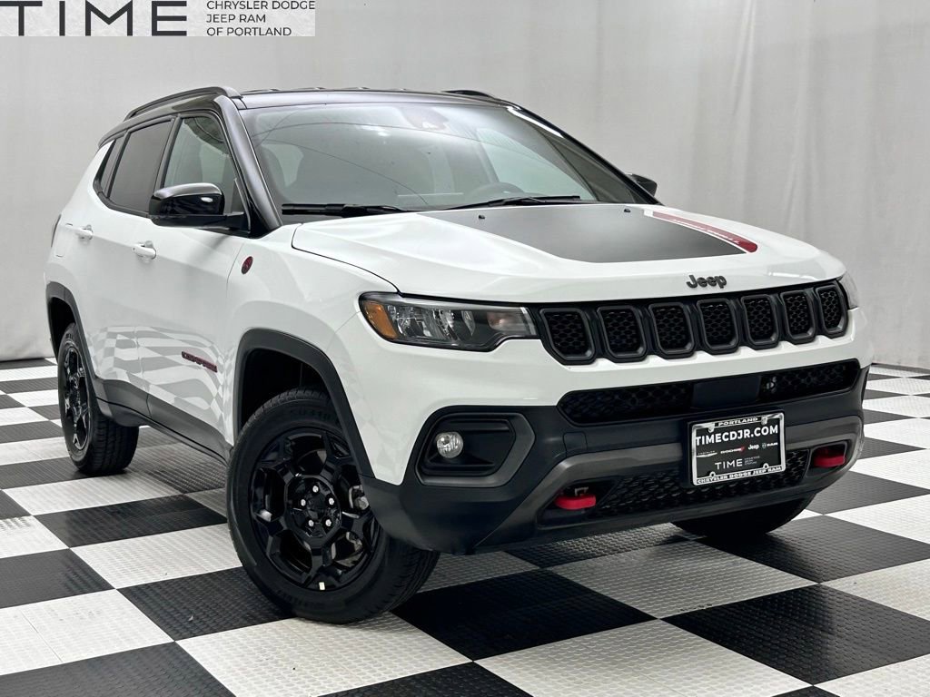 Used 2023 Jeep Compass Trailhawk image 1