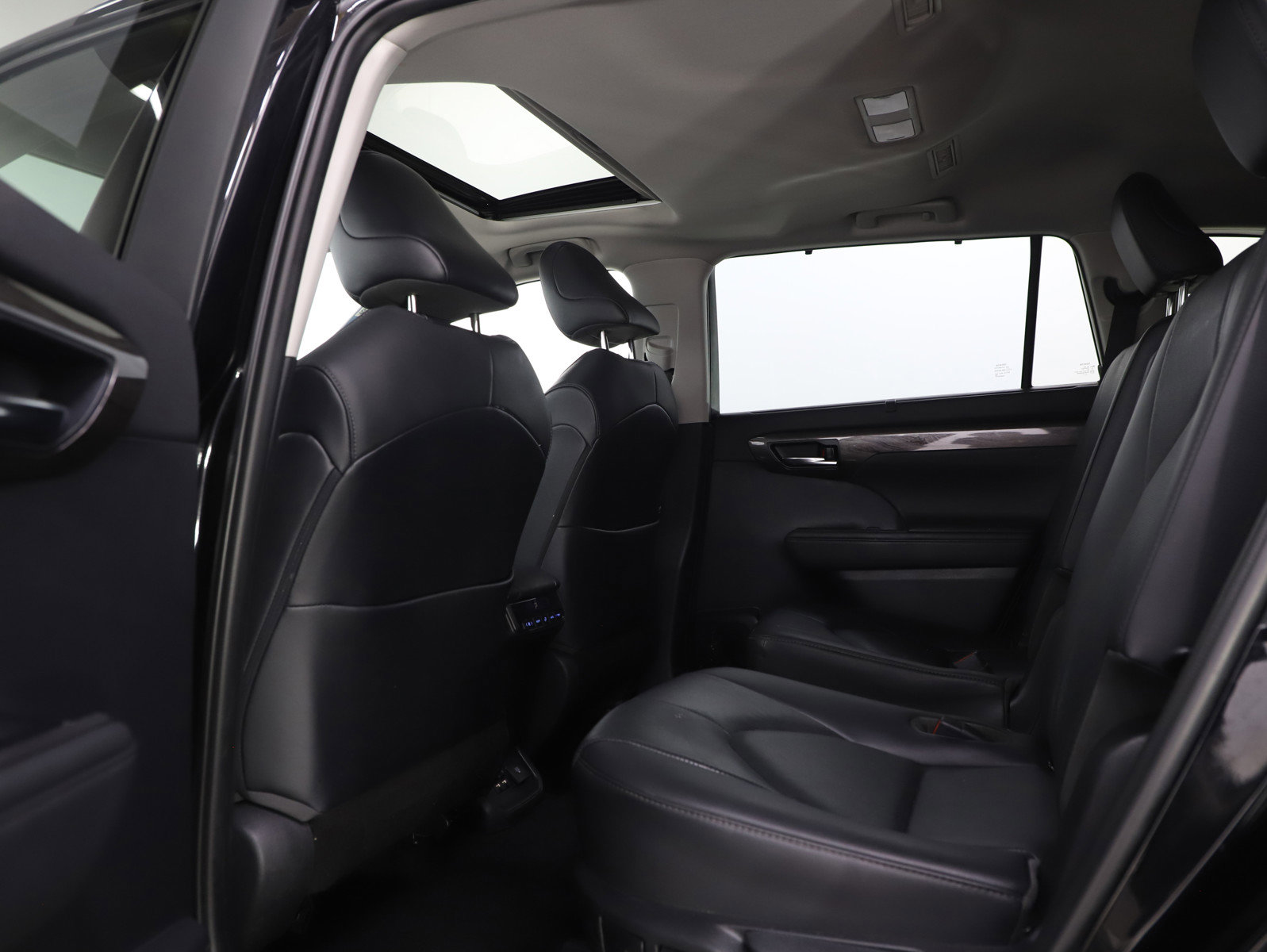 Used 2020 Toyota Highlander Limited image 19