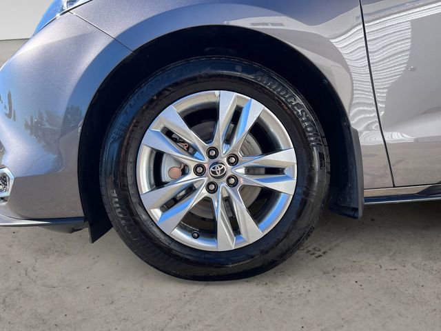 Used 2023 Toyota Sienna Limited FWD image 16