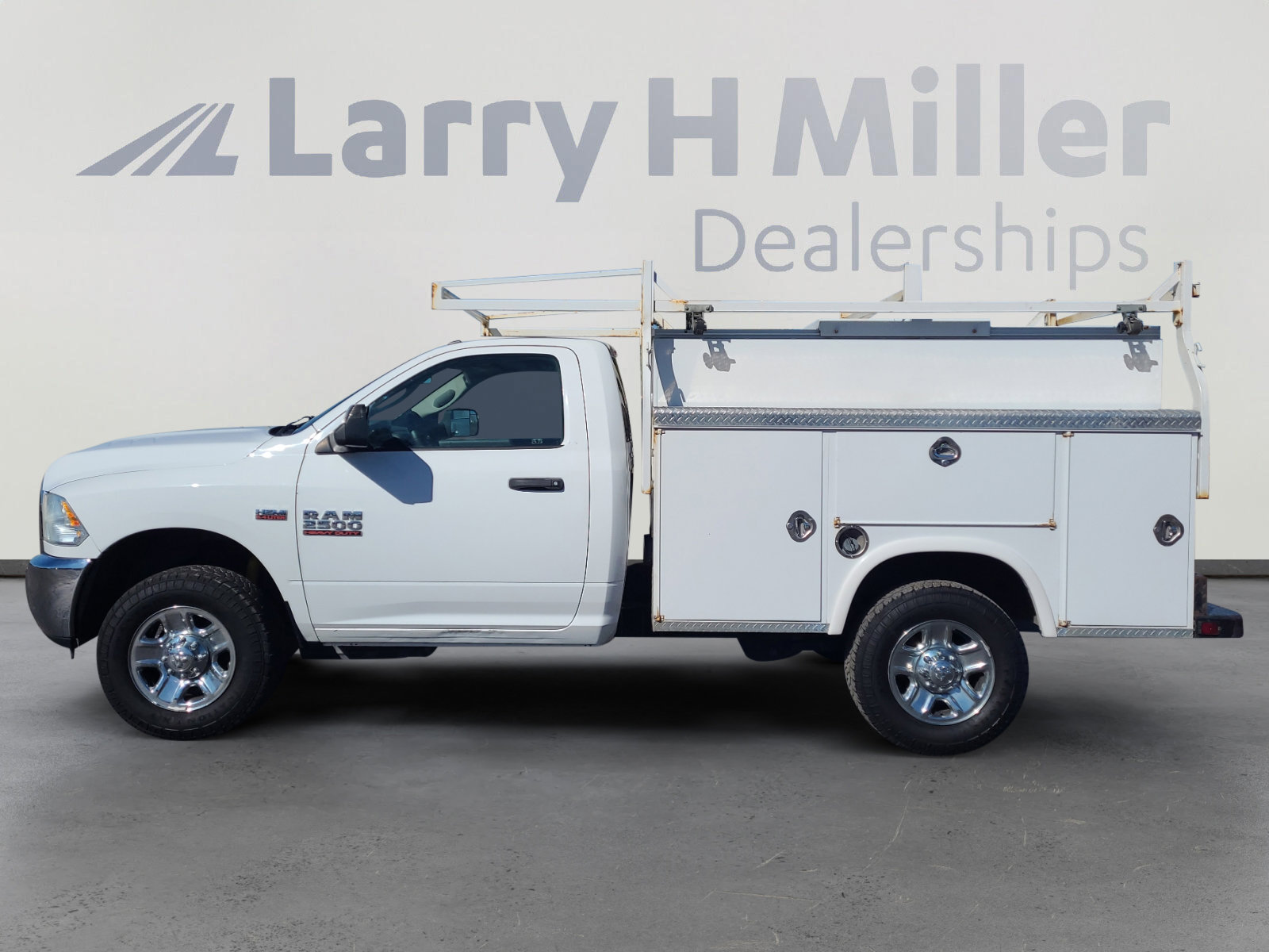 Used 2018 RAM 2500 Tradesman w/ Chrome Appearance Group image 2