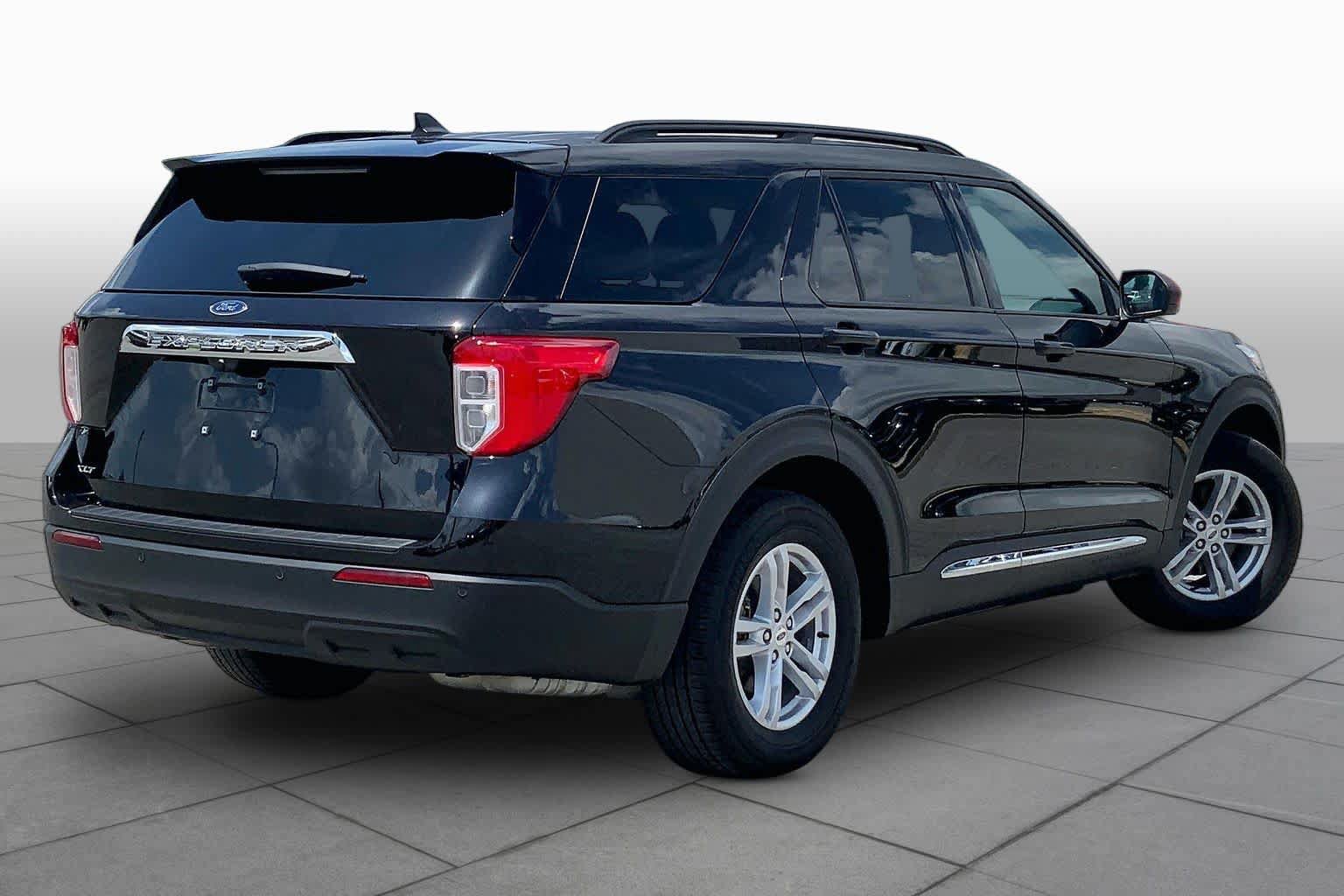Certified 2024 Ford Explorer XLT RWD image 13