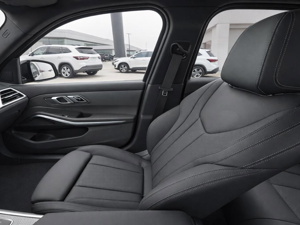 Used 2025 BMW 330i xDrive Sedan AWD/4WD image 16