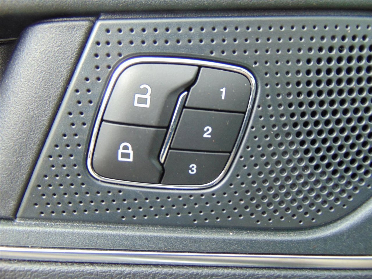 Used 2024 Ford Edge Titanium image 42