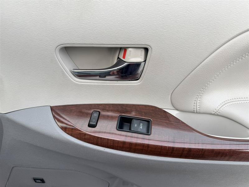 Used 2013 Toyota Sienna Limited w/ Premium Pkg FWD image 14