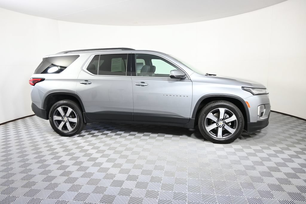 Used 2023 Chevrolet Traverse LT w/ LT Premium Package AWD/4WD image 8