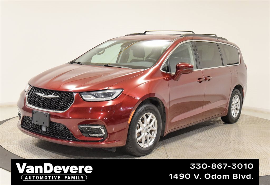 Used 2022 Chrysler Pacifica Touring-L w/ Uconnect Theater Family Group