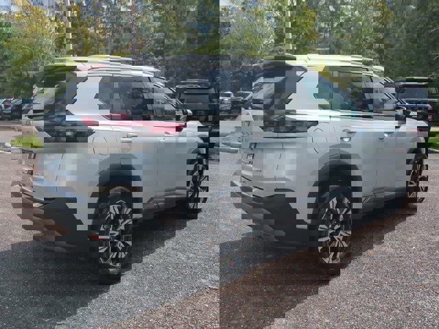 Used 2023 Nissan Rogue SV w/ SV Premium B Package image 4