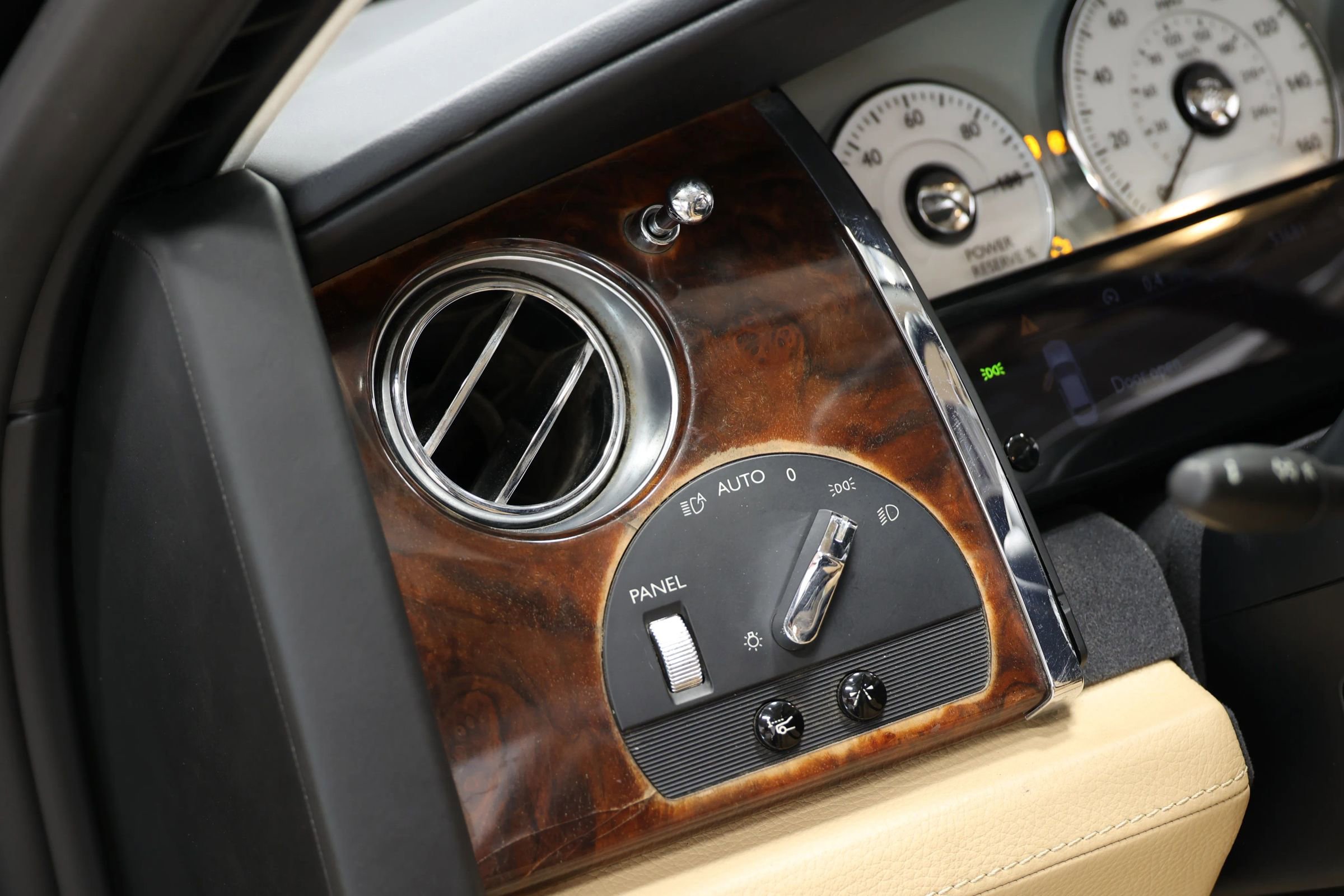 Used 2010 Rolls-Royce Ghost RWD image 21