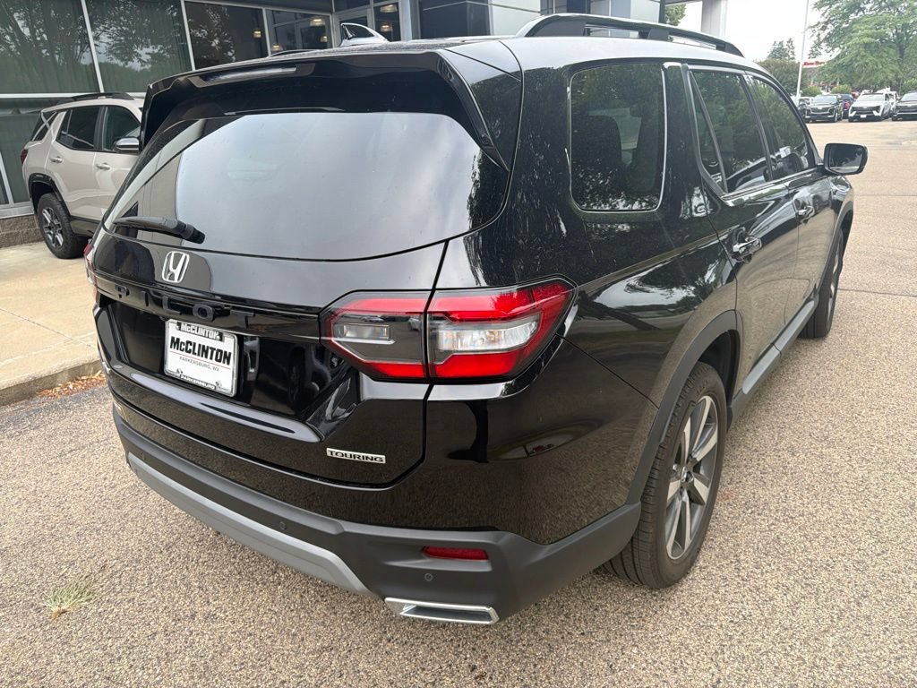 Used 2025 Honda Pilot Touring image 6
