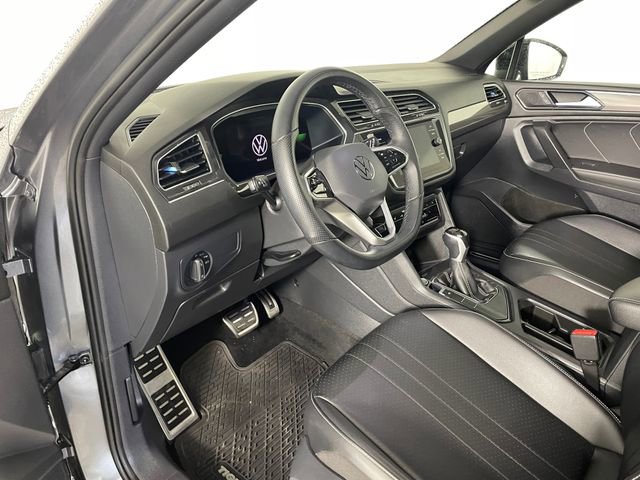 Used 2023 Volkswagen Tiguan SE R-Line FWD image 3