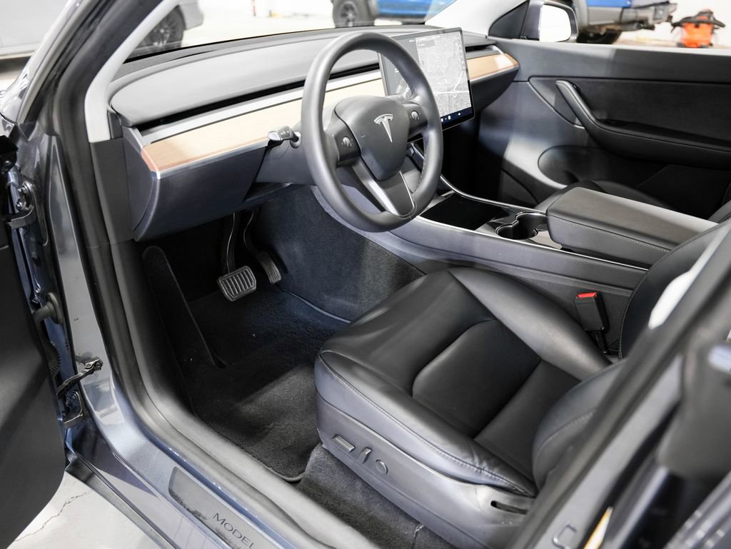 Used 2020 Tesla Model Y Long Range image 9