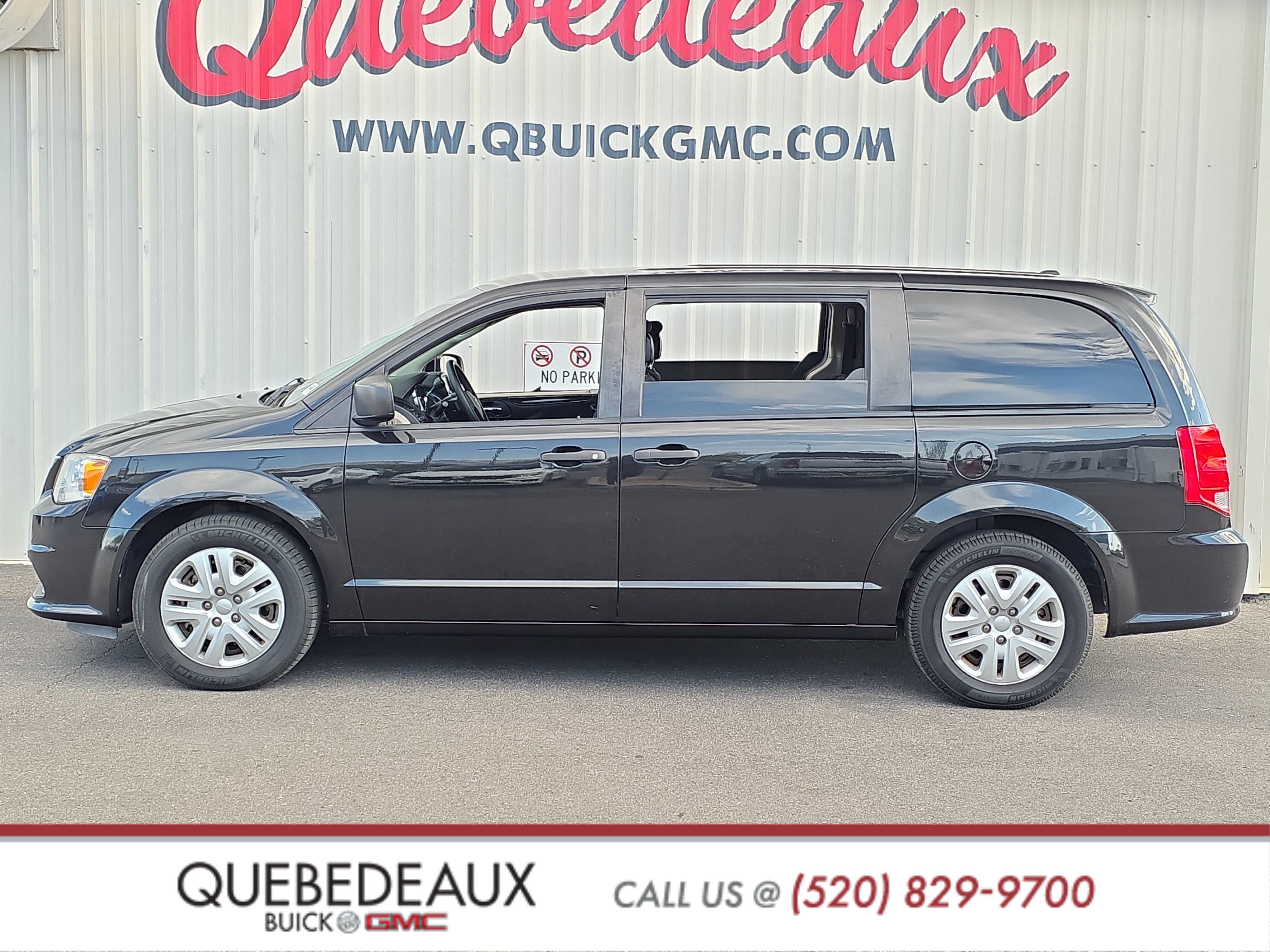 Used 2019 Dodge Grand Caravan SE w/ UConnect Hands-Free Group FWD image 4