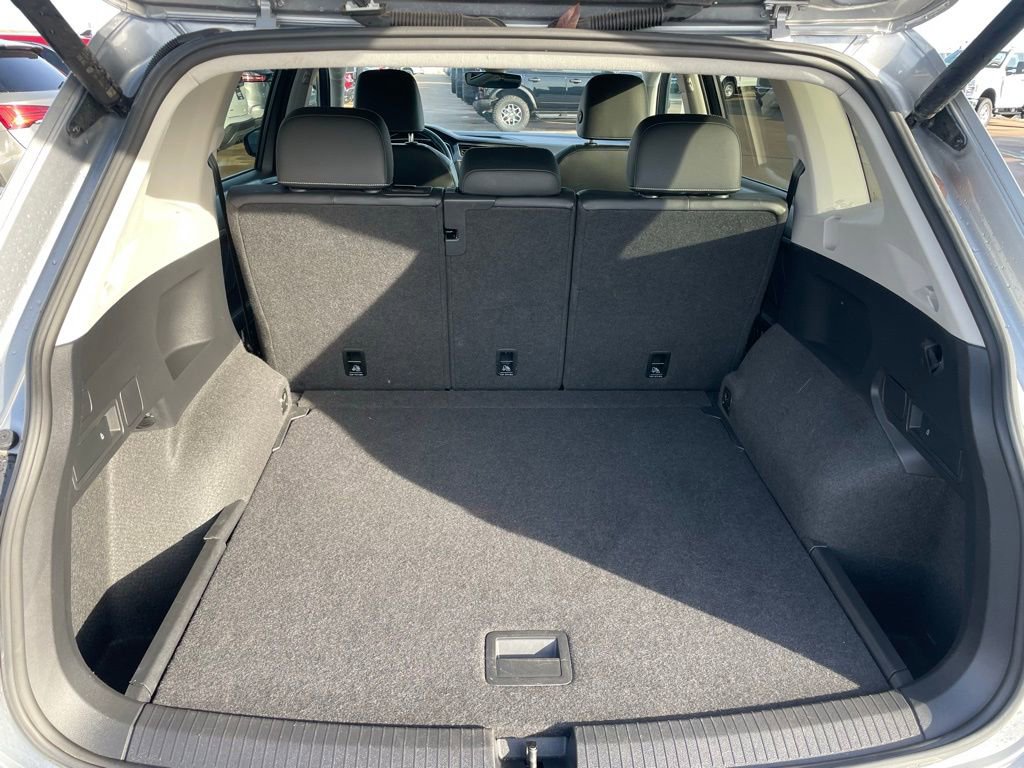Used 2024 Volkswagen Tiguan SE image 32