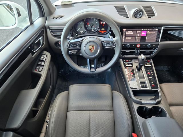 Used 2025 Porsche Macan image 14