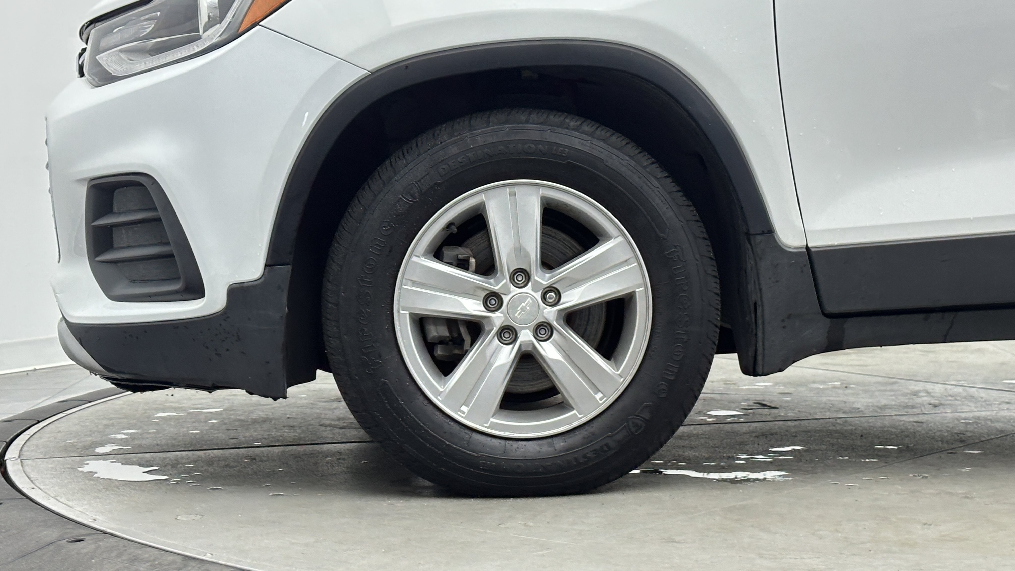Used 2020 Chevrolet Trax LT FWD image 11