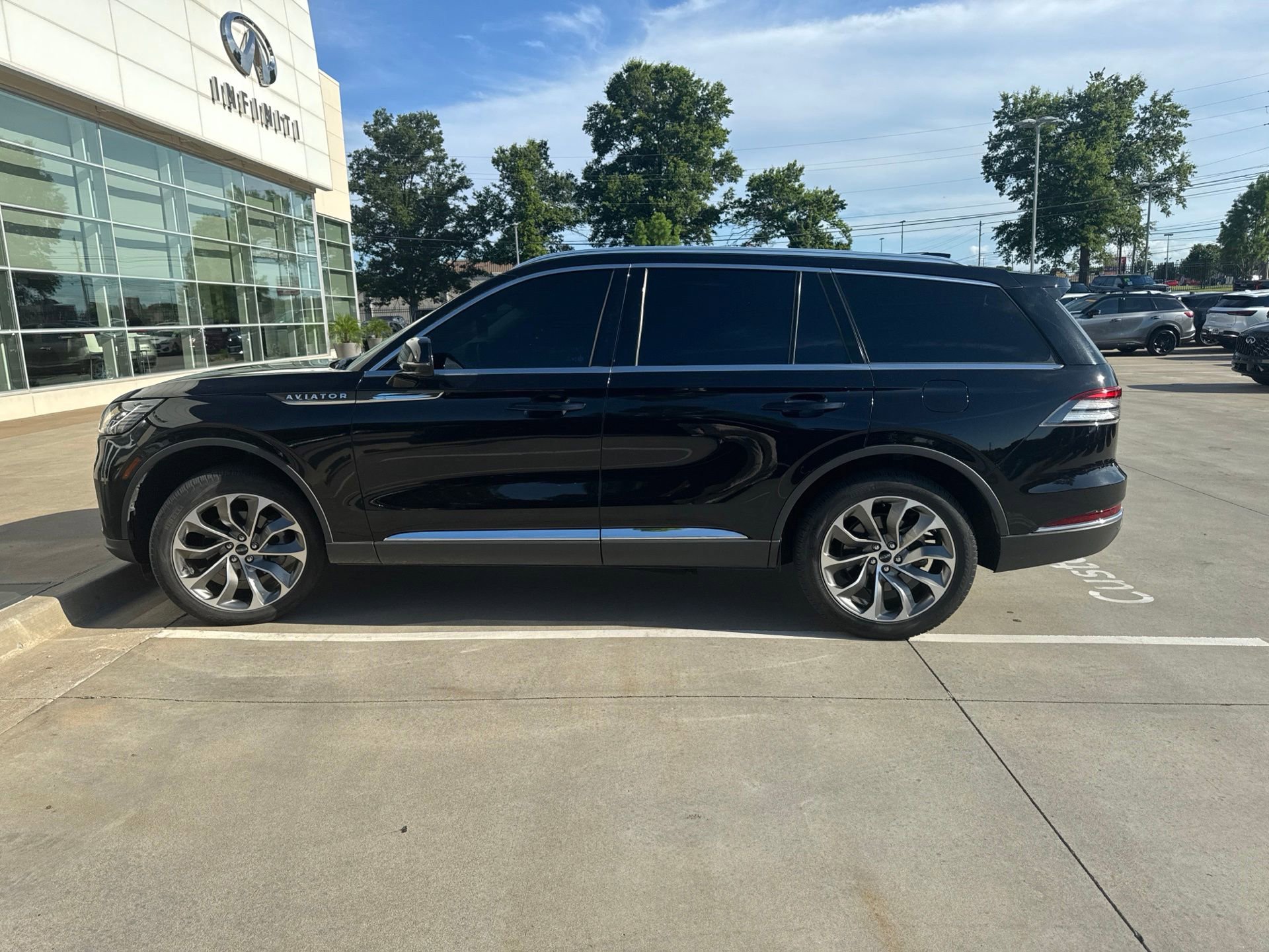 Used 2025 Lincoln Aviator Reserve w/ Illumination Package AWD/4WD image 2