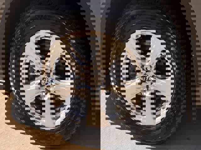 Used 2020 Toyota Highlander LE AWD/4WD image 9