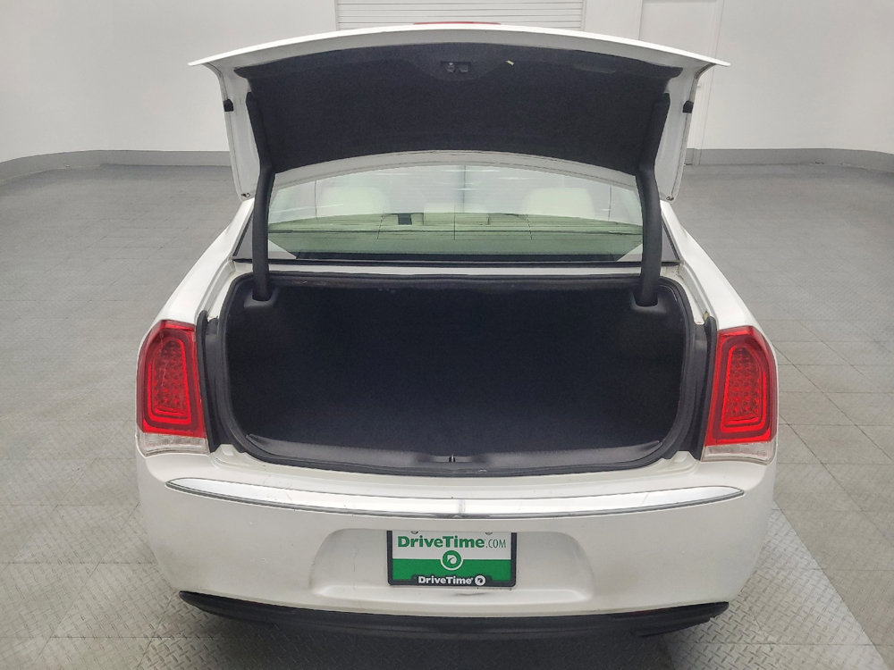 Used 2016 Chrysler 300 C image 29
