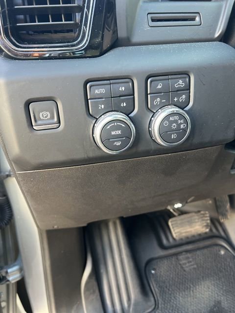 Used 2024 GMC Sierra 2500 AT4 w/ AT4 Preferred Package image 18