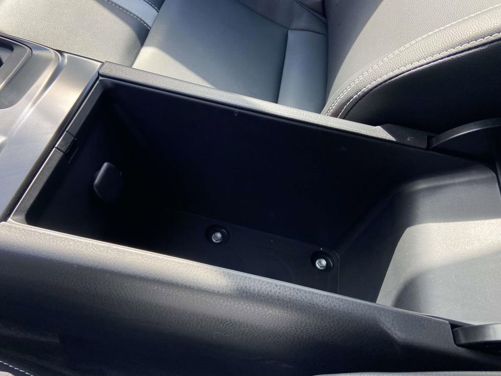 Used 2025 Toyota Camry SE w/ Convenience Package FWD image 28