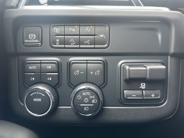 New 2025 Chevrolet Suburban Premier w/ Sun And Tow Package image 28